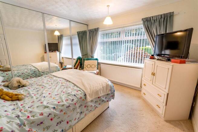 3 bed Bungalow for sale Image 9