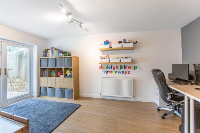 Office/Playroom 26.jpg
