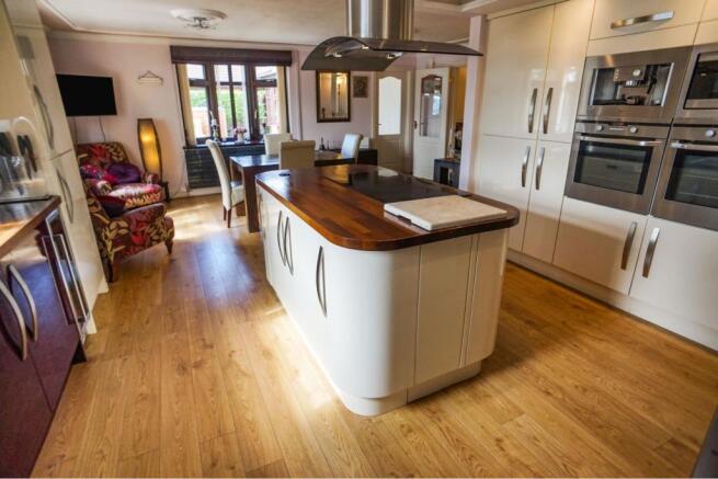 Kitchen/Dining Room