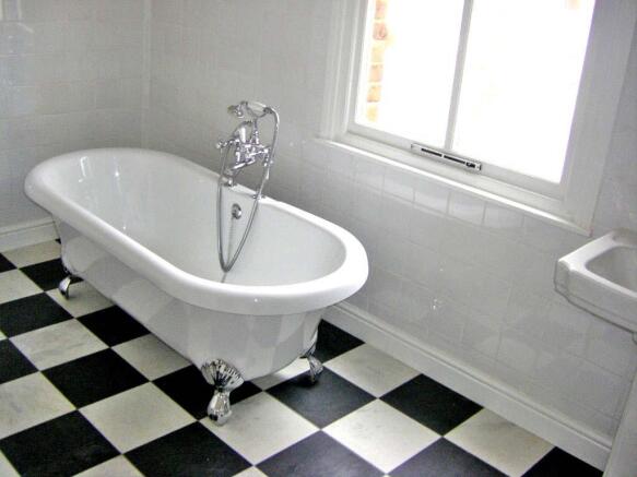 Roll top bath