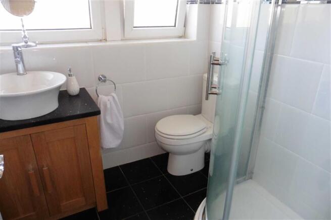 Fully tiled luxury bathroom (rear)