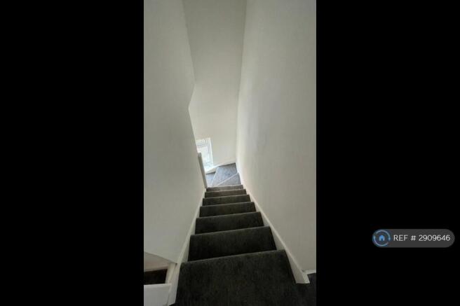3 bed Terraced to rent Image 5