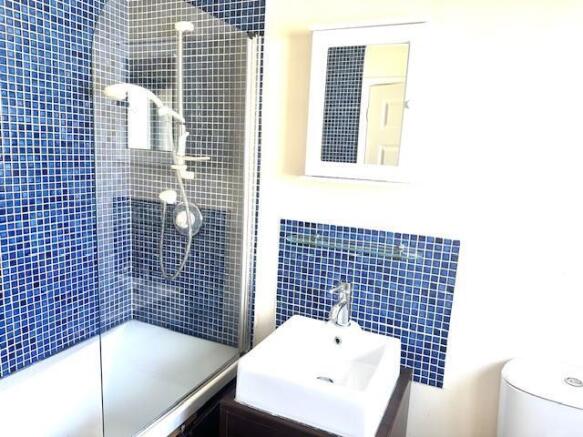 27 North Road Bathroom.jpg