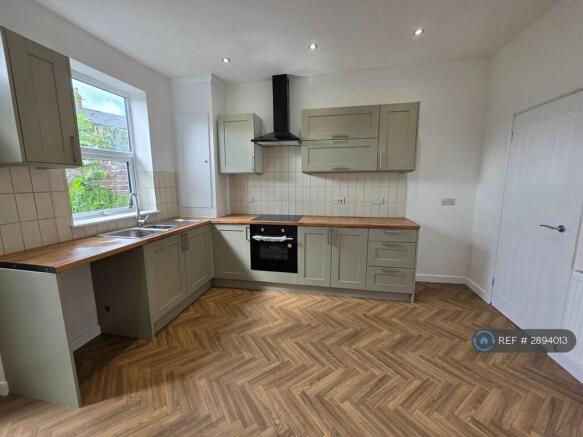 2 bed Terraced to rent Image 4