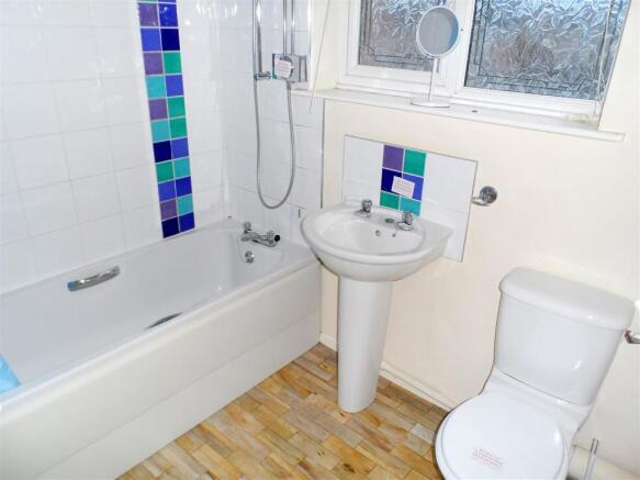 FAMILY BATHROOM