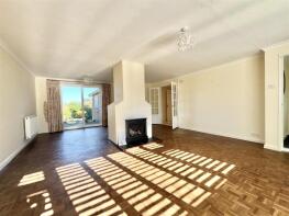 2, Smugglers Way, Hastings TN35 4DG