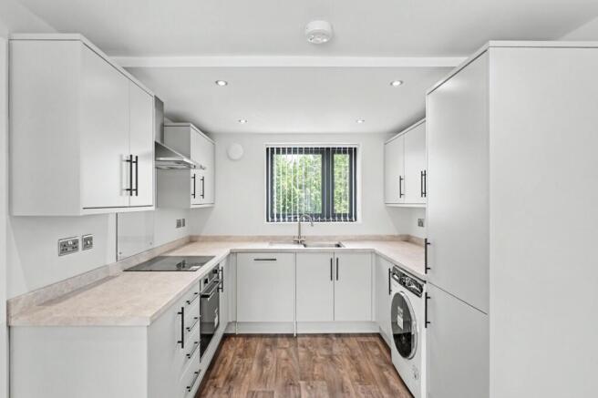 4 bed House to rent Image 5