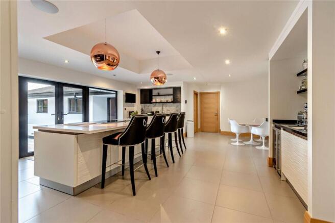 5 bed Detached for sale Image 5