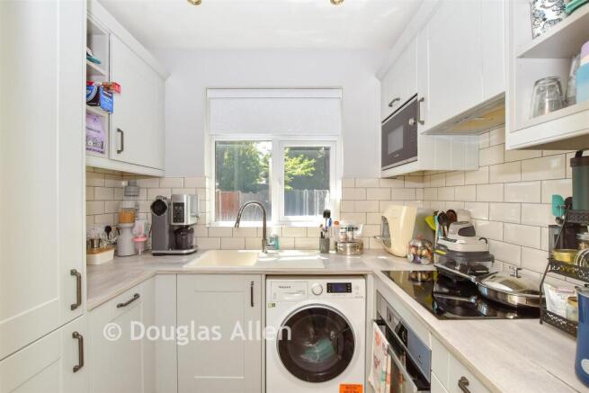 Oak Wood Close, Woodford Green, Essex photo 5