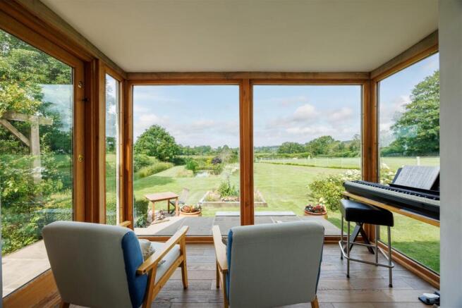 4 bed Bungalow for sale Image 10