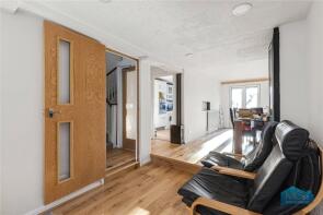 6, Oakview Gardens, East Finchley, London N2 0NJ