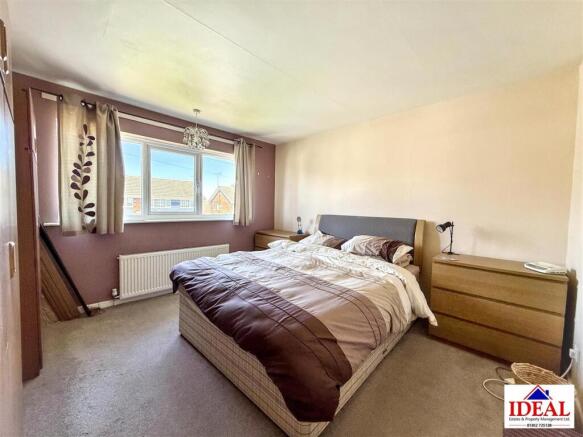 4 bed Semi-Detached for sale Image 5