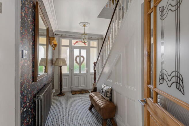 5 bed Detached for sale Image 4