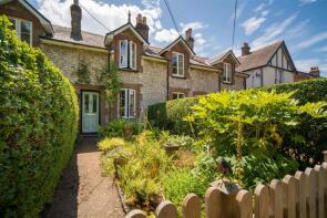 3, Swanage Terrace, Moons Hill, Totland Bay PO39 0HU