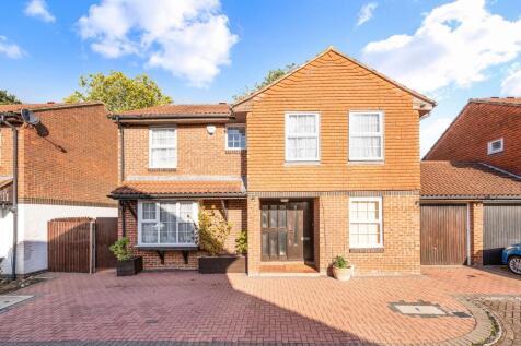 Auriol Park Road, Worcester Park, KT4