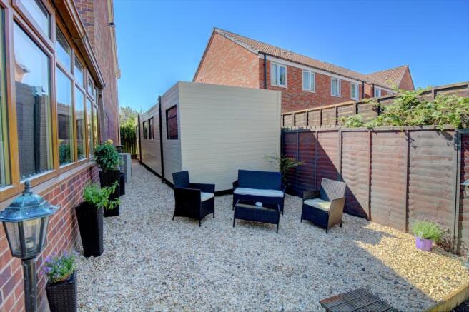 Side Garden Home Office