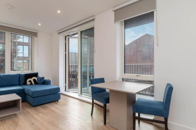 Lounge/Dining Area