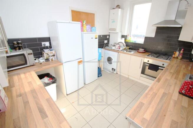 5 bed House to rent Image 11