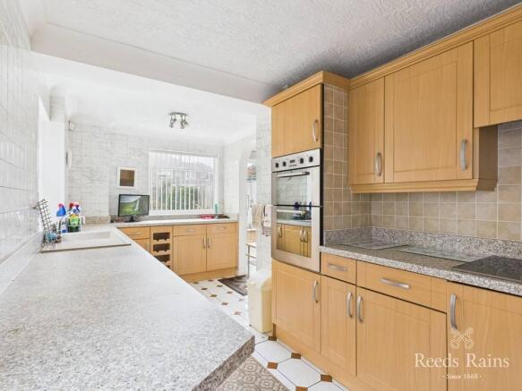 3 bed Semi-Detached for sale Image 6