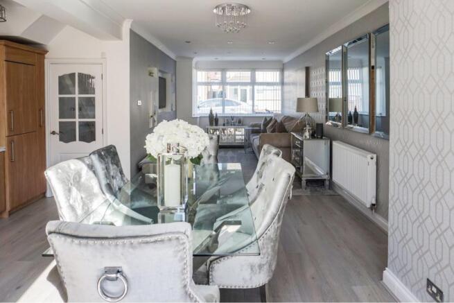 Lounge/Dining Room