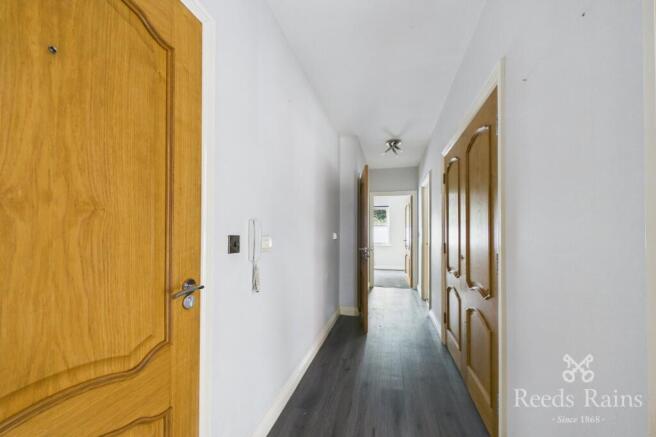 2 bed Apartment for sale Image 11