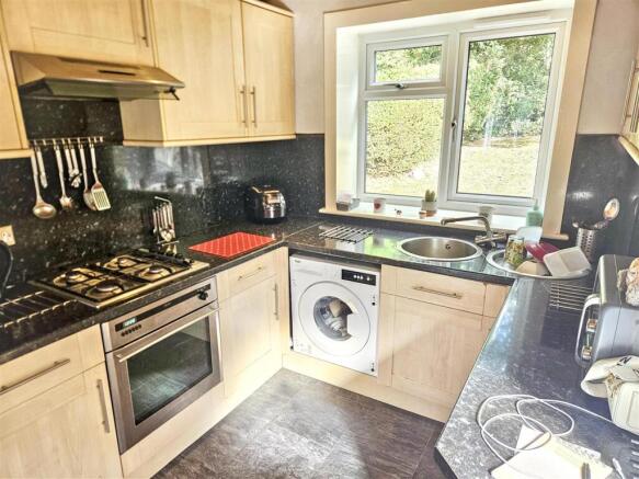 2 bed Semi-Detached for sale Image 4