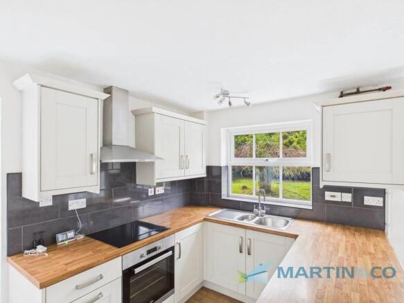 CAM02145G0-PR0082...