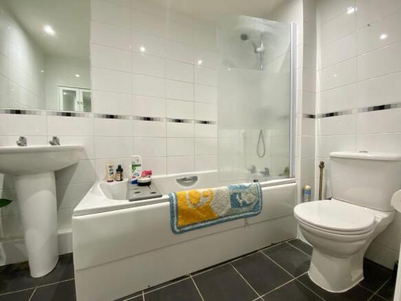 2 bed Flat to rent Image 6