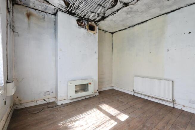 3 bed Terraced for sale Image 6