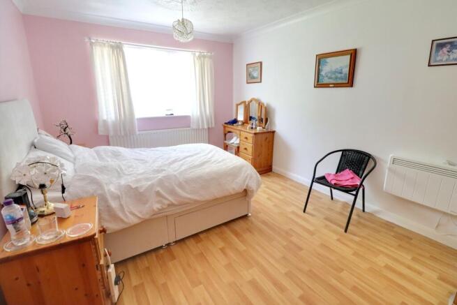 Spruce Avenue, Waterlooville photo 4