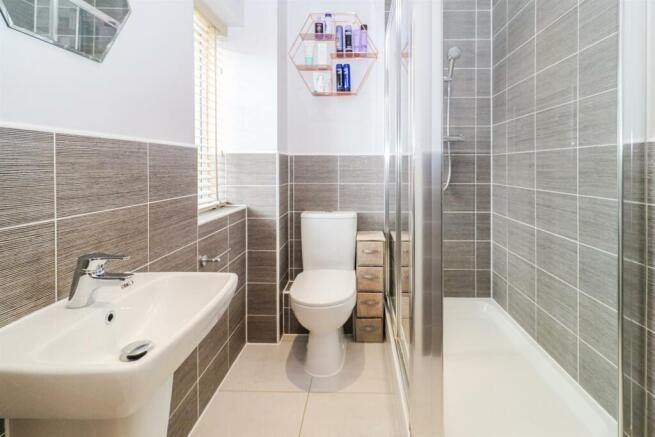 EN SUITE SHOWER ROOM/W.C.