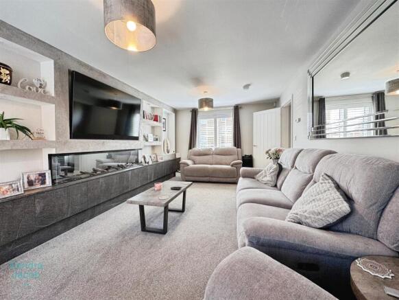 4 bed Detached for sale Image 9
