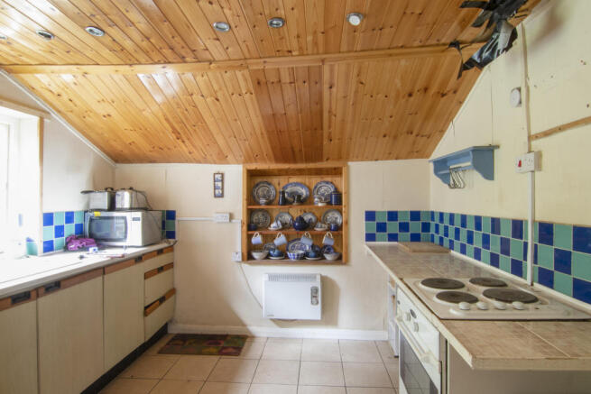 18 Kitchen2 T202107051240.jpg