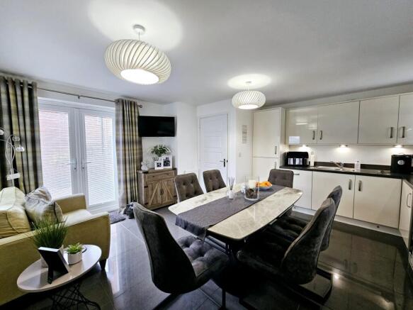 4 bed Detached for sale Image 7
