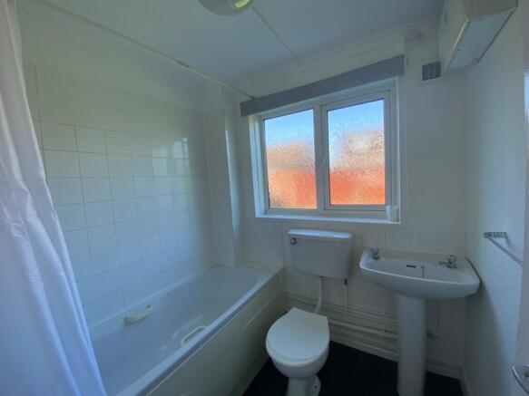 1 bed Flat to rent Image 4