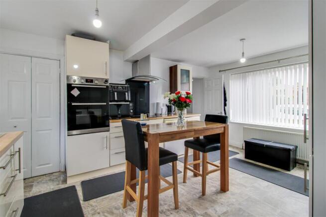 KITCHEN DINER