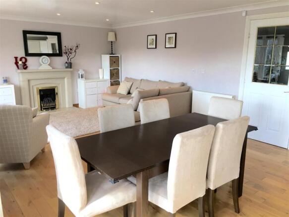 Open plan lounge, di