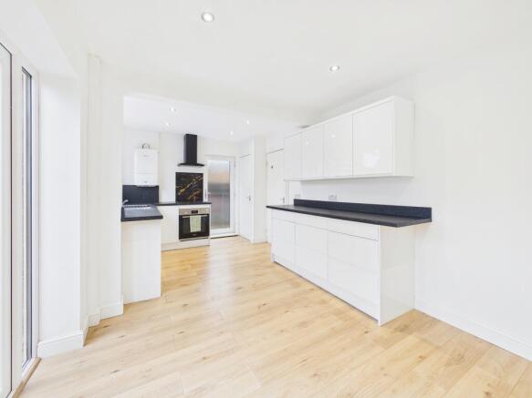 CAM05192G0-PR0228-STILL004