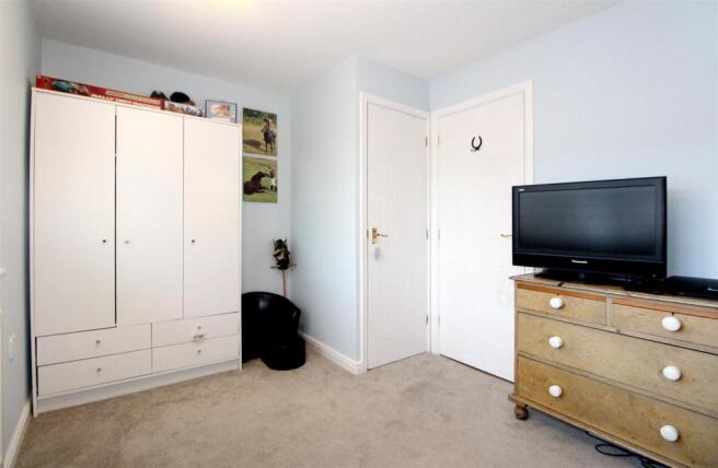 2011_Kestrel Close.j