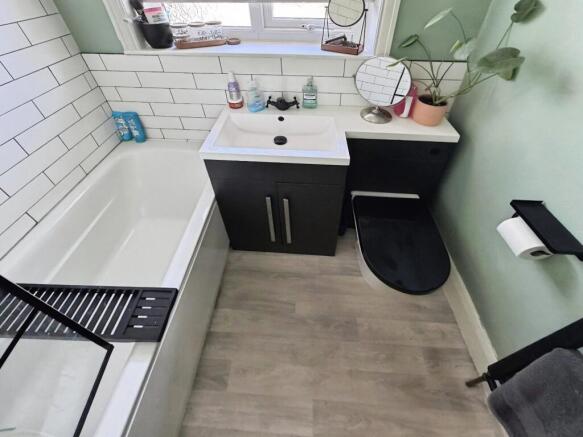 3 bed Semi-Detached for sale Image 8