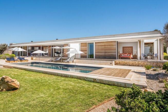 Exterior and Pool (1