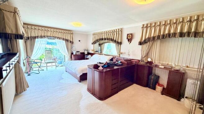 4 bed Detached Bungalow for sale Image 12