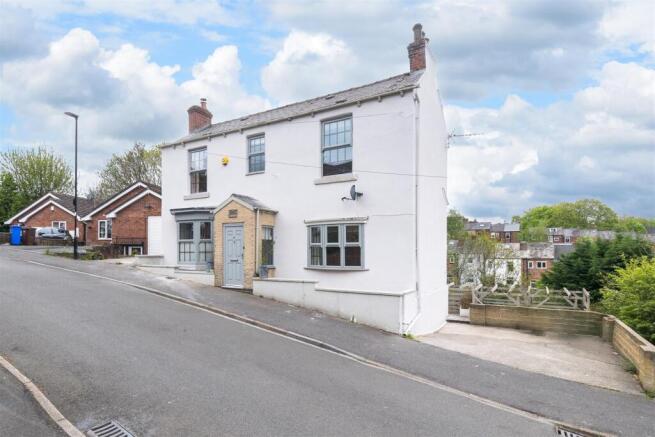 5 bed Detached for sale Image 10