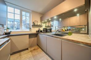 2, London Court, Frogmore, London SW18 1HH