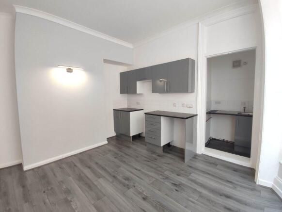 1 bed Flat to rent Image 4