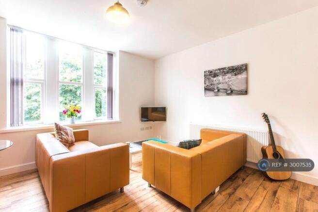 3 bed Flat to rent Image 4