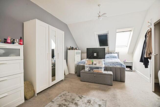 4 bed Semi-Detached for sale Image 11
