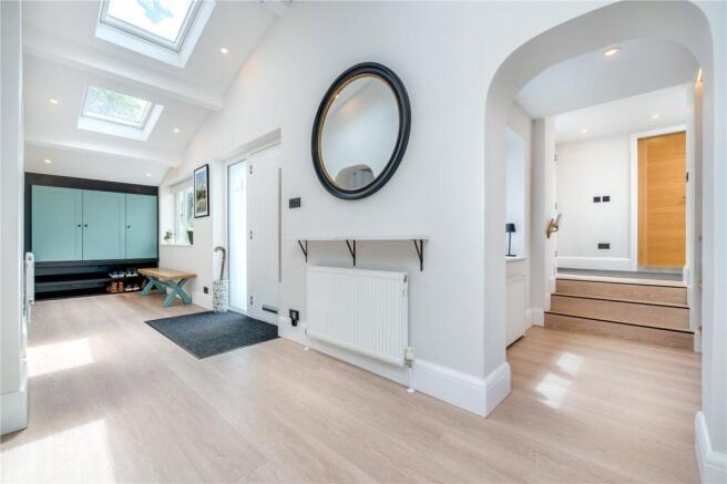 5 bed Detached for sale Image 9