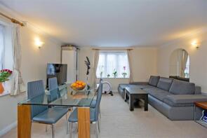 Flat 14, Pembroke House, Station Road, Borehamwood WD6 1DB