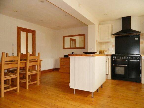 Kitchen / Dining...